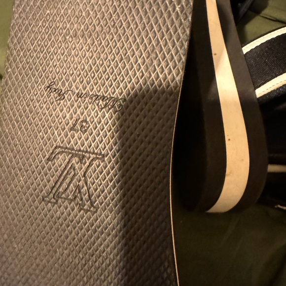 LV sandals - Picture 4 of 4